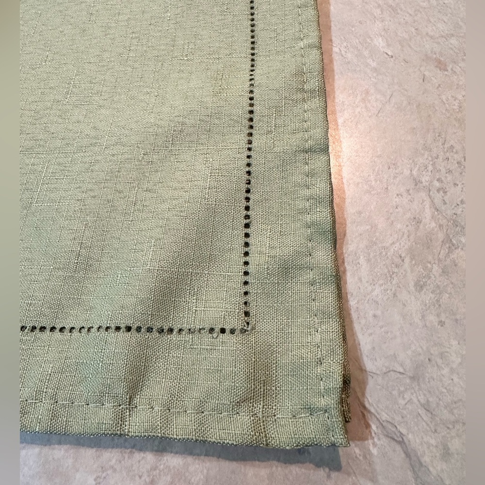 Beautiful color green set of 8 table napkins.